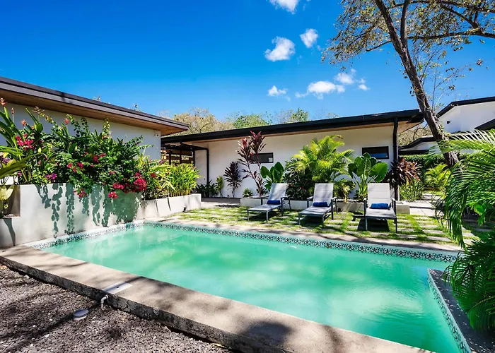 Serenity 4 Bedroom 1 Min Walk To The *