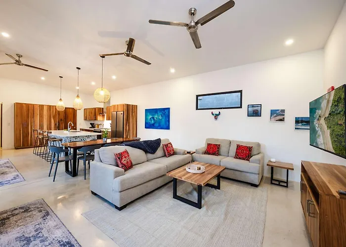Serenity 4 Bedroom 1 Min Walk To The