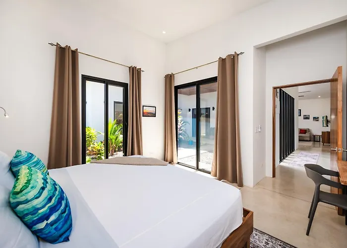 Serenity 4 Bedroom 1 Min Walk To The Сasa de vacaciones *