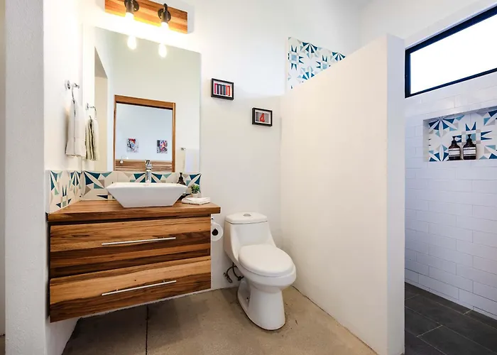 Serenity 4 Bedroom 1 Min Walk To The Сasa de vacaciones