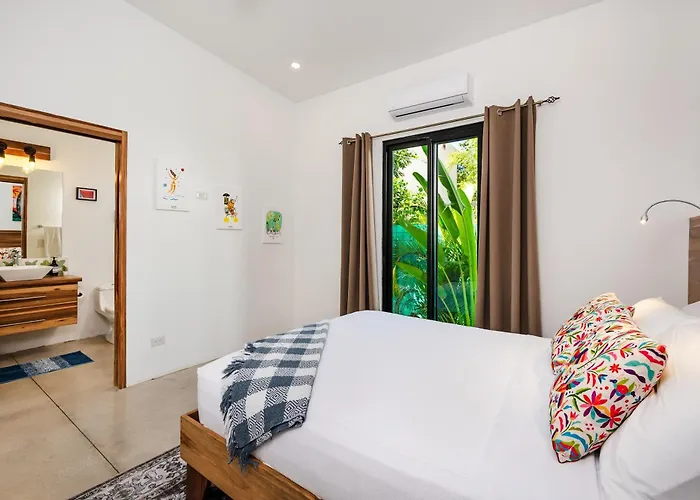 Serenity 4 Bedroom 1 Min Walk To The Сasa de vacaciones Santa Cruz (Guanacaste)