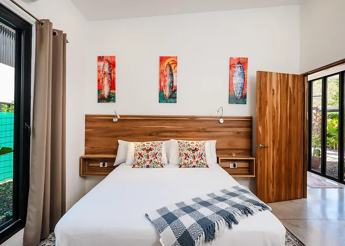 Serenity 4 Bedroom 1 Min Walk To The *